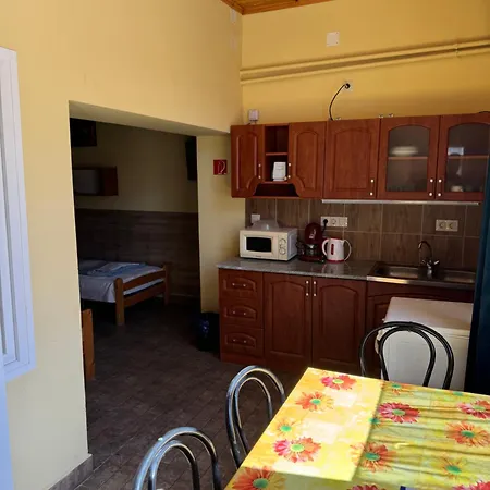 Appartamento Deák 4 *